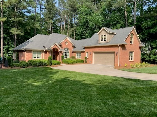 588 Thornwood Cir, Mount Airy, GA 30563