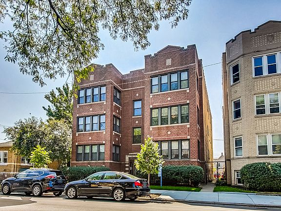3rd image of 2419 W Foster Ave #2w