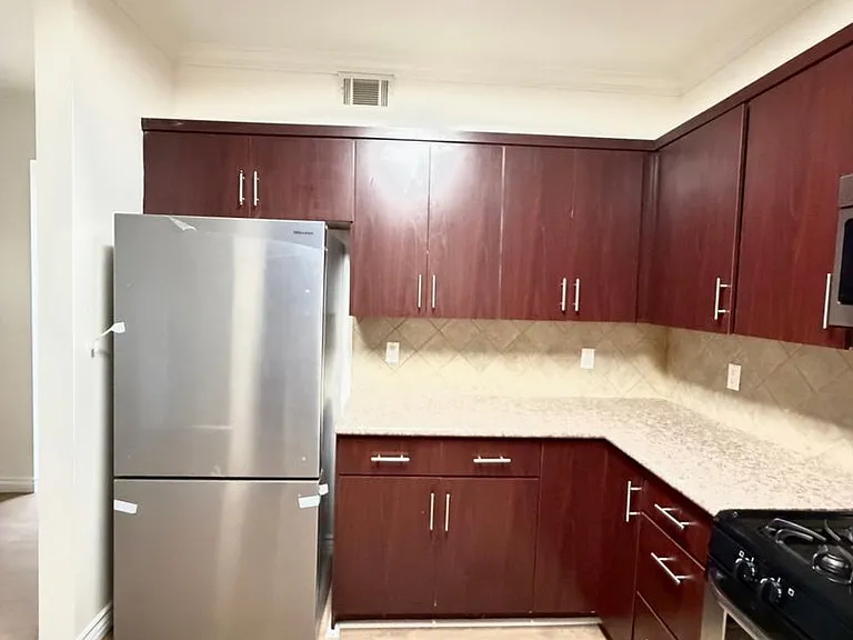 Yaya Nordhoff Apartments — Photo 21