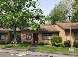 527 Asbury Rdg, Shelton, CT 06484