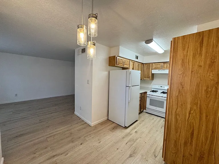 12204 Candelaria Rd NE — Photo 10
