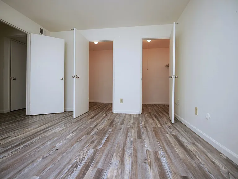 Brighton Apartments — Photo 6