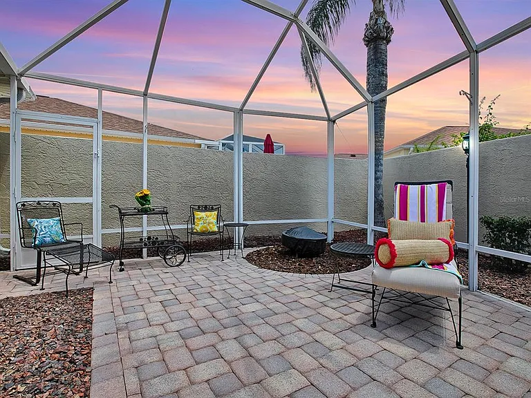 1129 Santa Cruz Dr — Photo 2