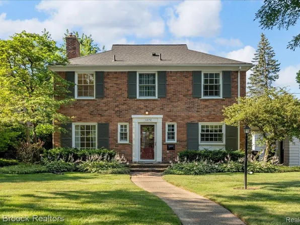 1292 Yorkshire Rd, Birmingham, MI 48009