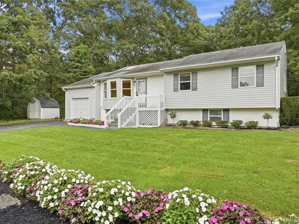21 Lisa Court, Shirley, NY 11967