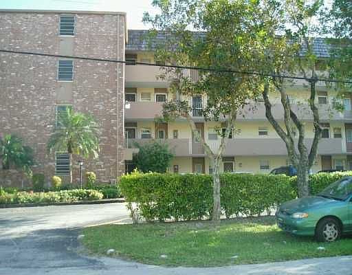 4th image of 3600 NE 170th St APT 205
