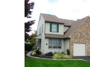 16 Winterset Ct, West Grove, PA 19390