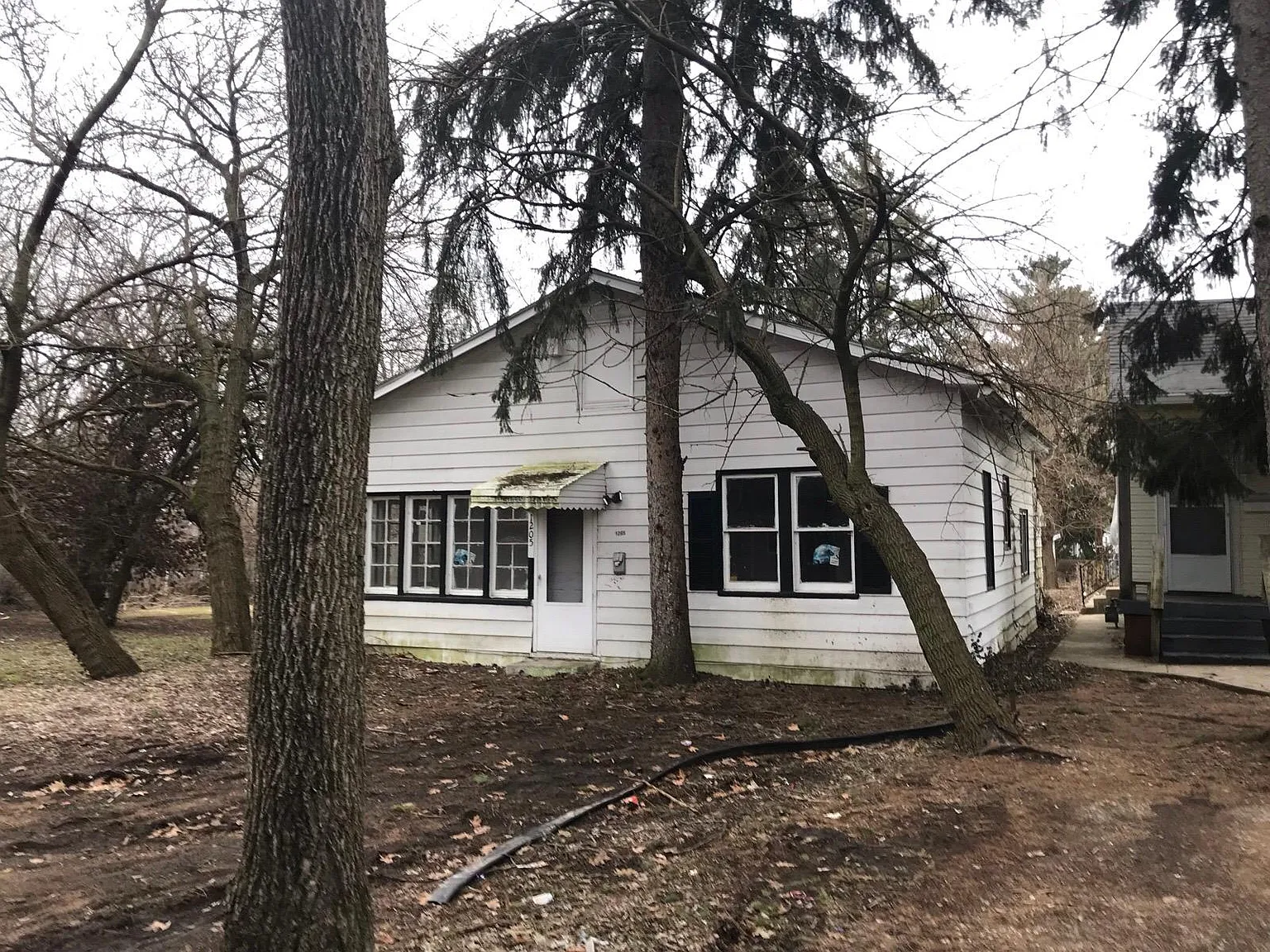 1205 W 37th St photo 1