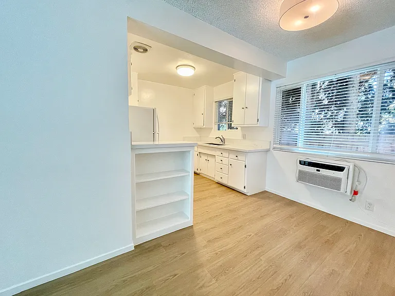 934 N Gardner St #8 — Photo 6