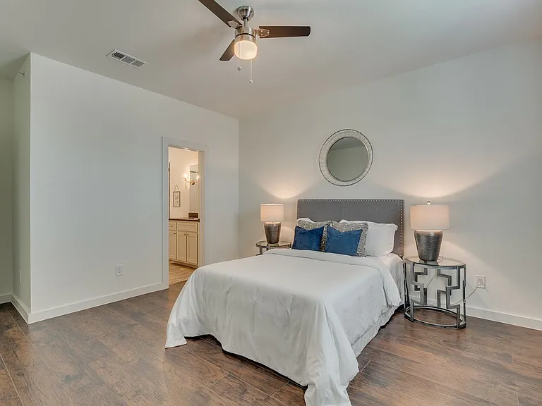 3120 Cockrell — Photo 11