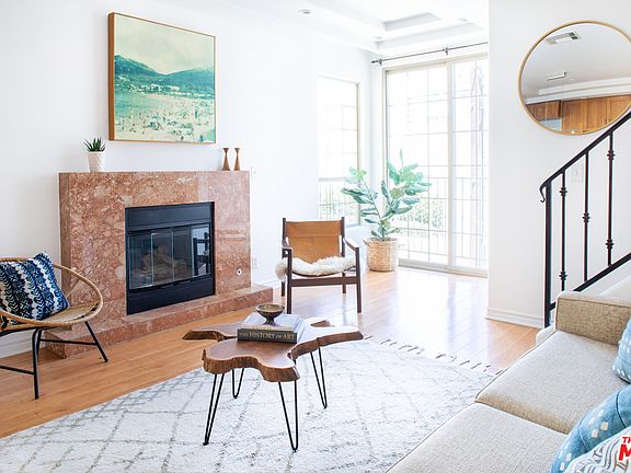 3rd image of 12042 Hart St APT 8