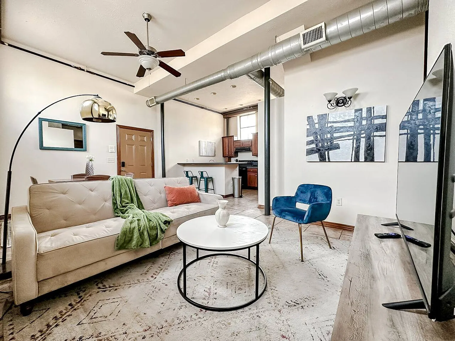 2 bed, 1.0 bath, $2,438 — Photo 3