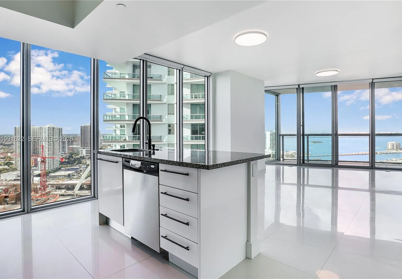 2 bed, 2.0 bath, 1316 sqft, $5,200 — Photo 3