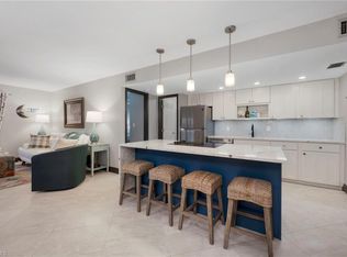 272 Palm Dr APT 8, Naples, FL 34112