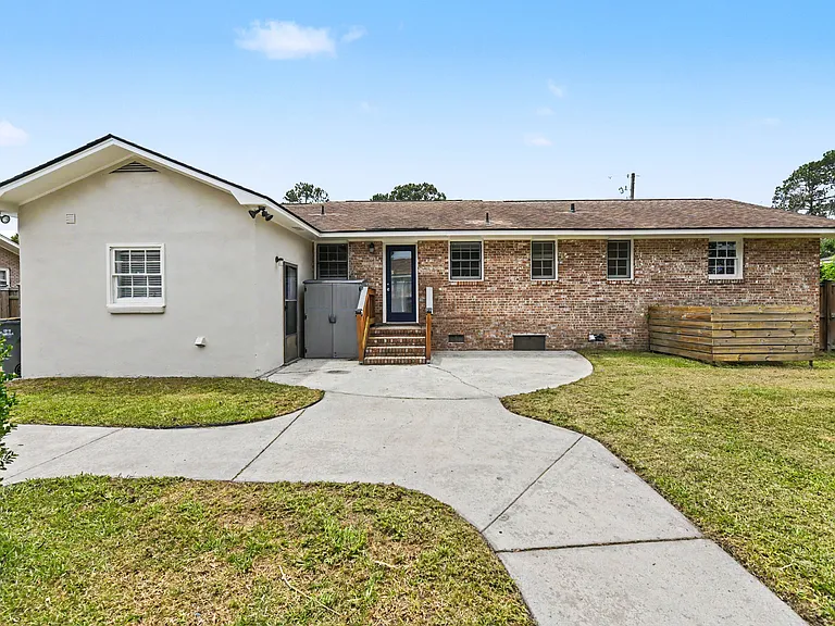 18 Ophir Dr — Photo 3