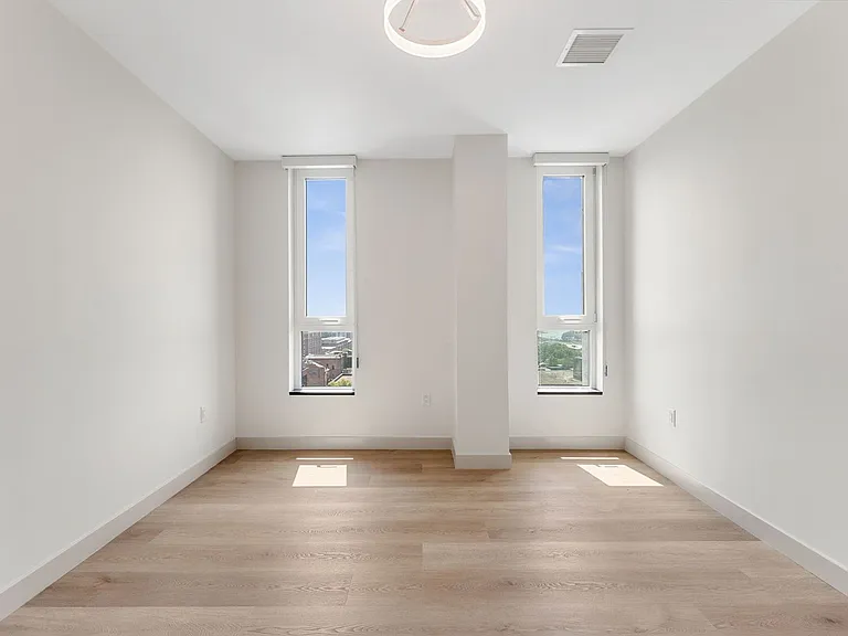 Bank Street Apartments at Burlington Square — Photo 12