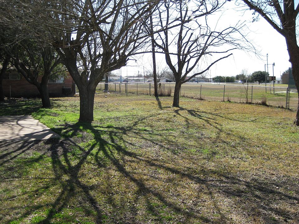 Spacious back yard