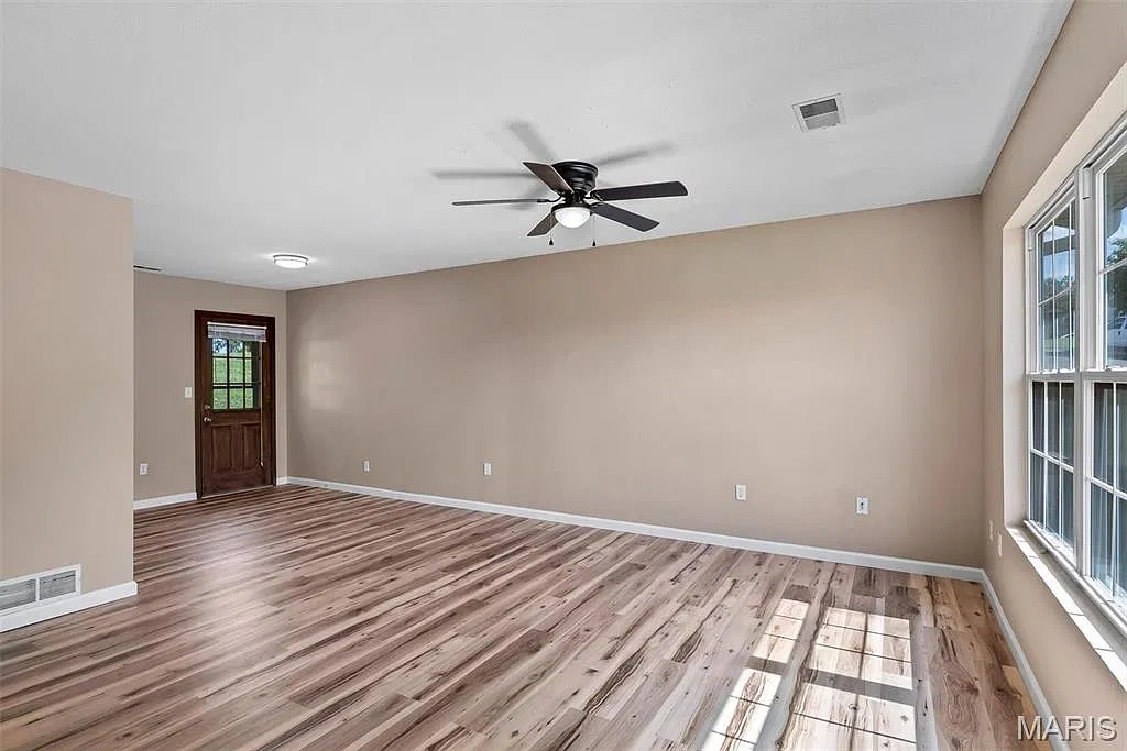 3 bed, 1300 sqft, $1,795 — Photo 2