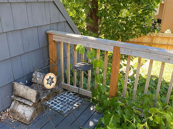 3rd image of 1232 NE Malheur Ave #B