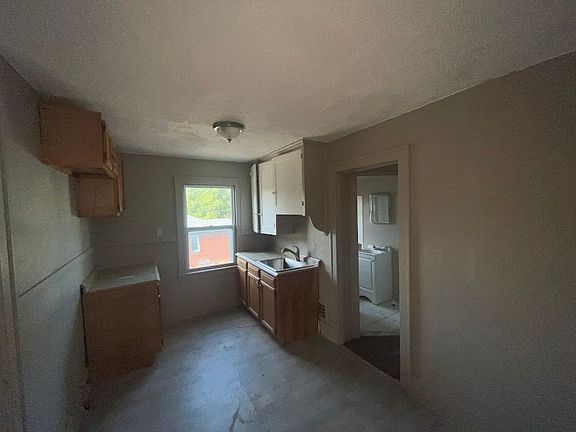 5th image of 13503 Saint Marys St