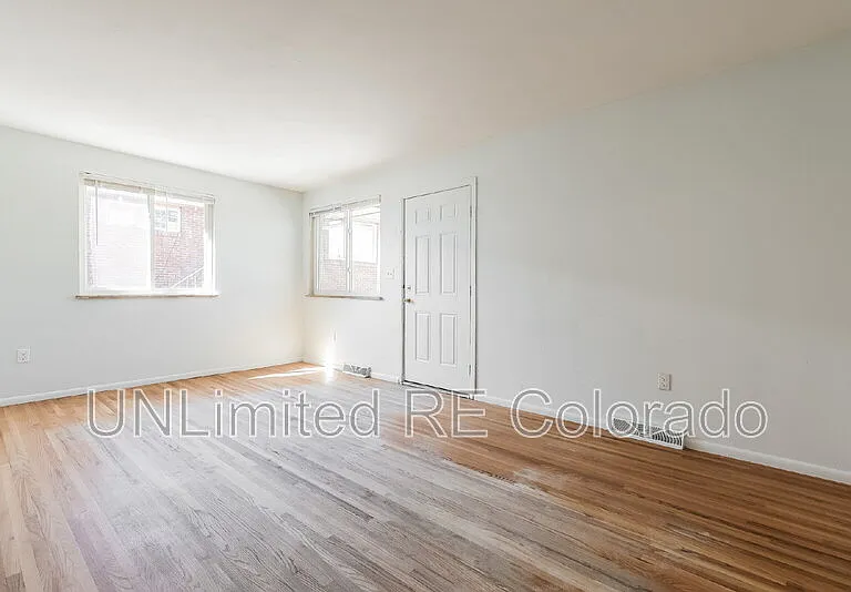 1014 N Raleigh St — Photo 3
