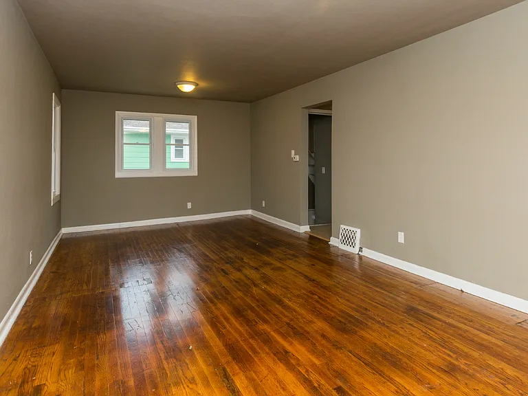 2618 E Grand Ave — Photo 7