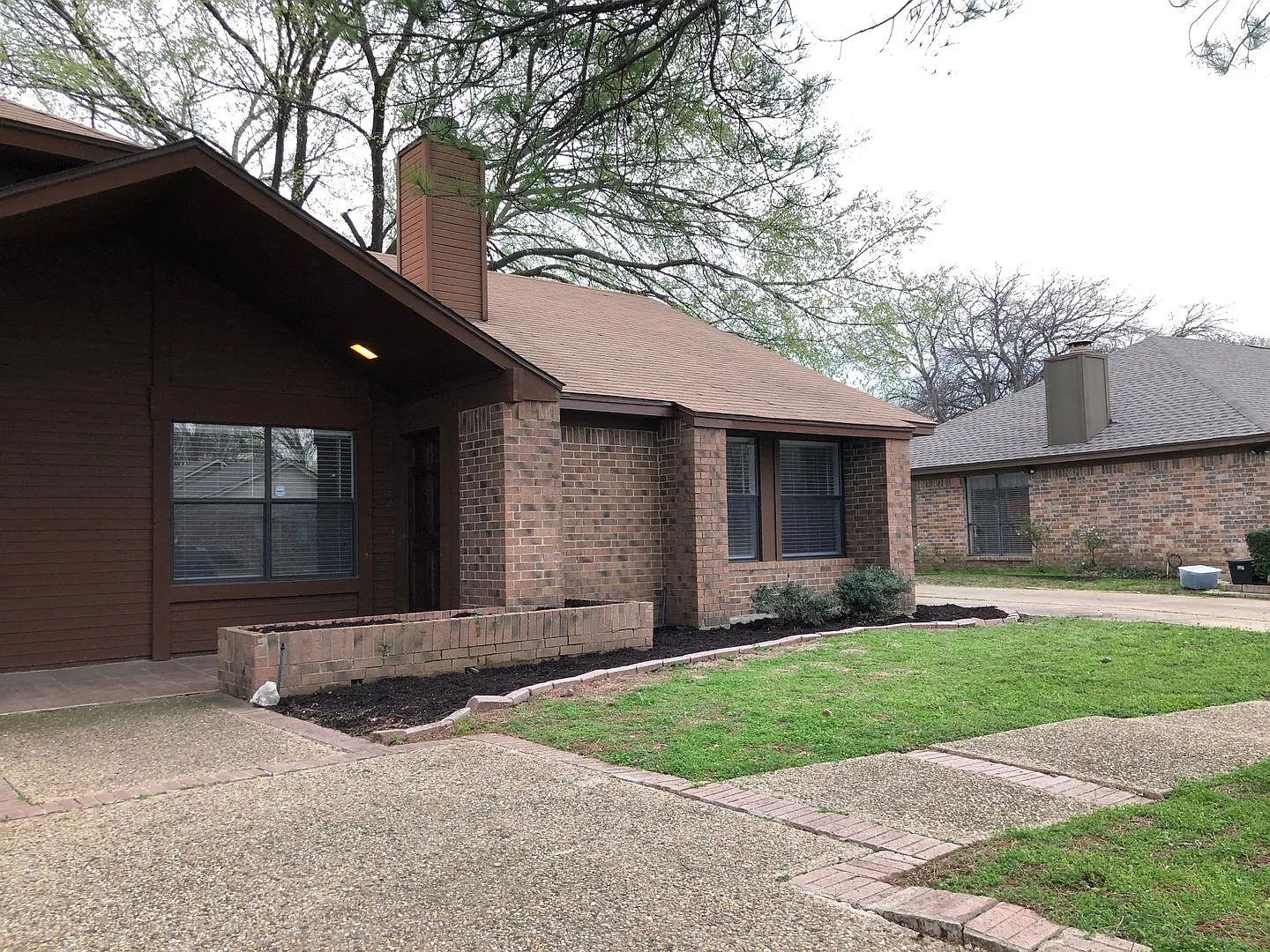 DENTON 208 — Photo 1