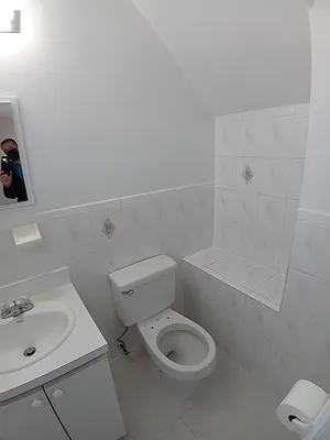 Rented by Halvatzis Realty | media 4