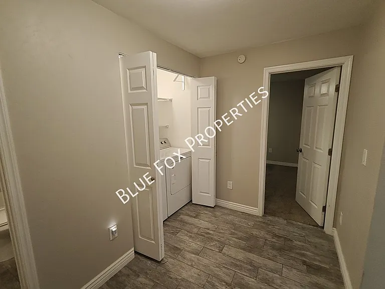 619 S Highland Ave — Photo 41
