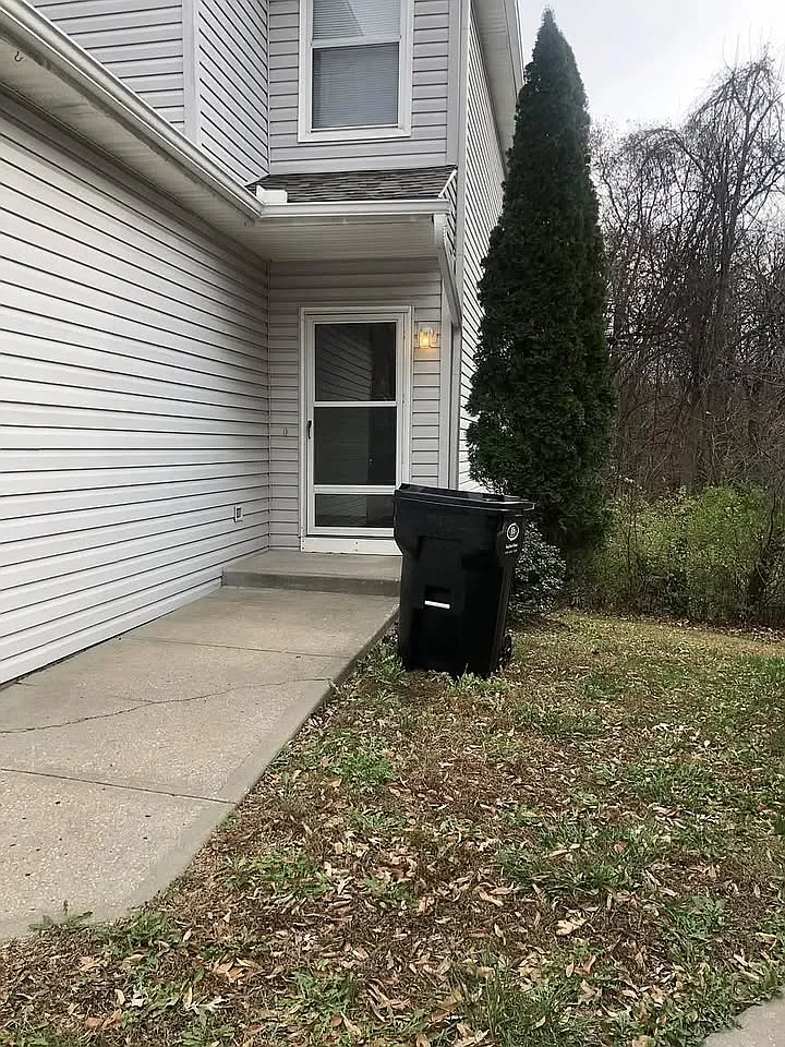 2 bed, 2.5 bath, $1,350 — Photo 2