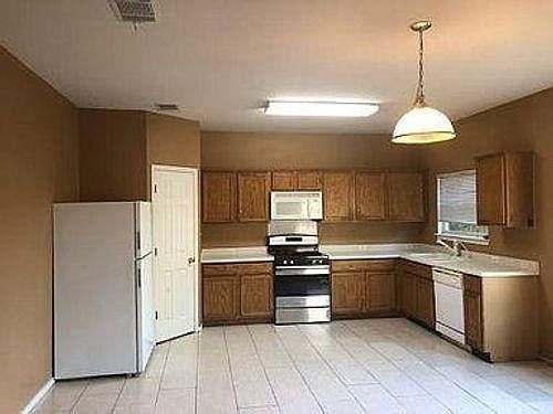3rd image of 713 Camino Alto Dr