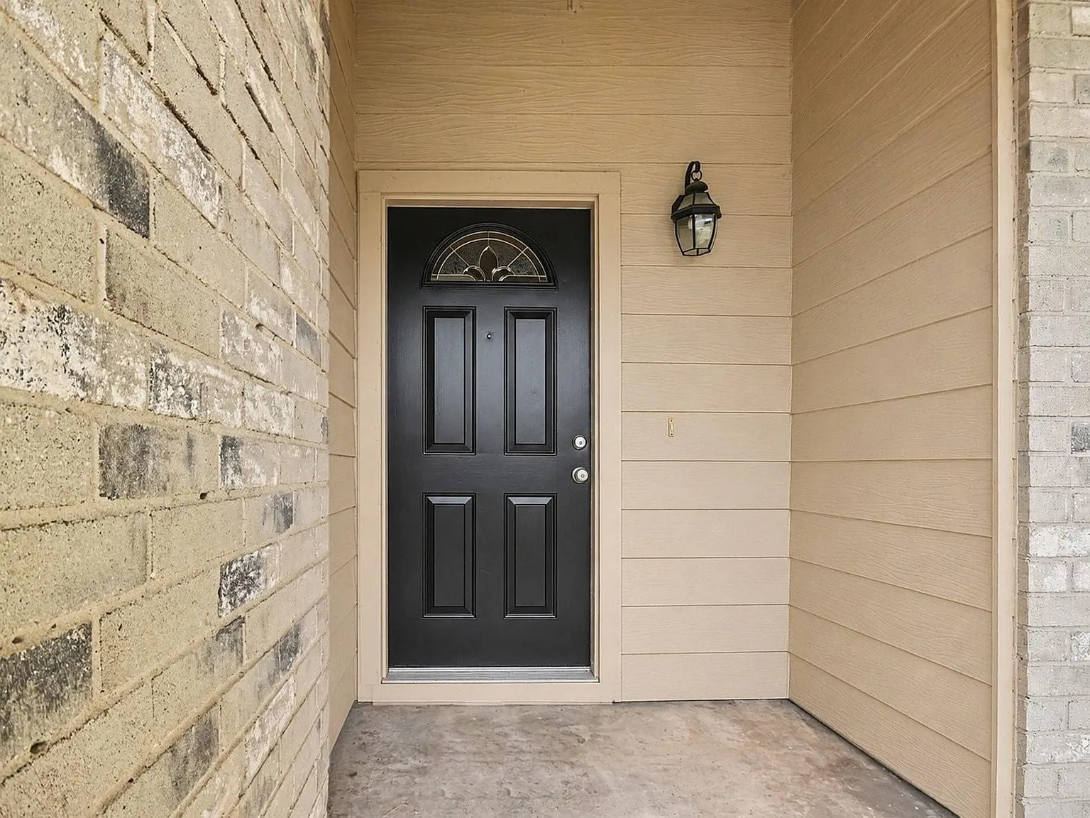 3 bed, 2.0 bath, 1274 sqft, $1,990 — Photo 2
