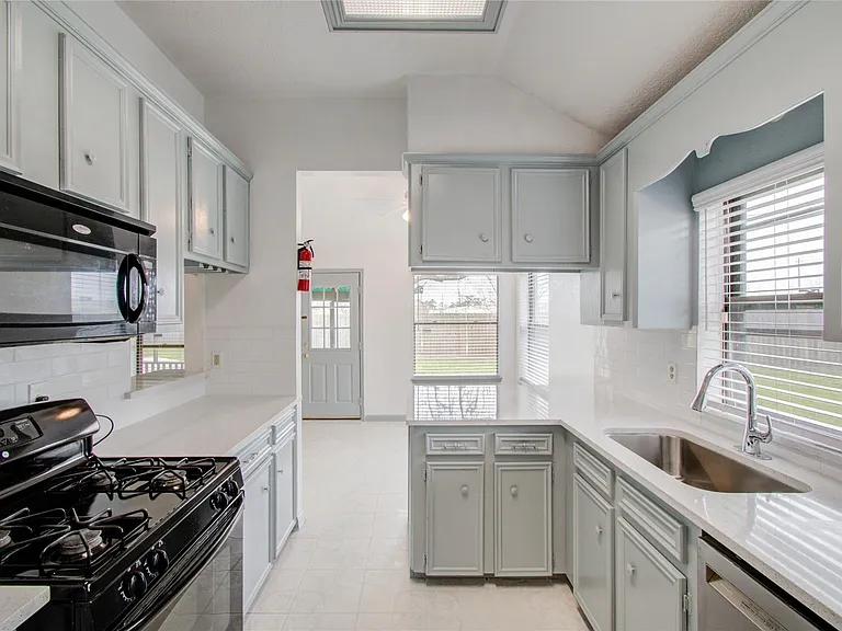 2538 Knights Cir — Photo 21