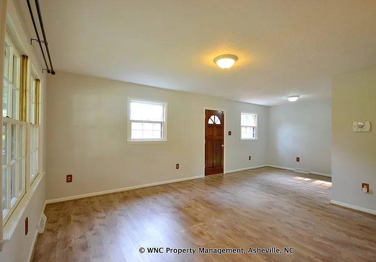 53 Tipperary Dr — Photo 3