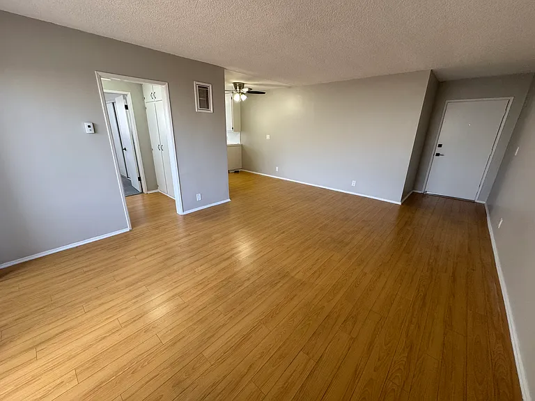 1550 N Harvard Blvd #15 — Photo 3
