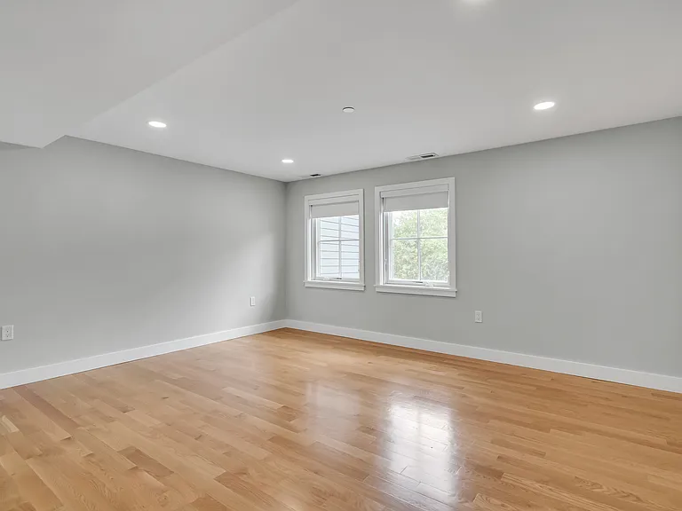 56 Franklin St #B — Photo 13