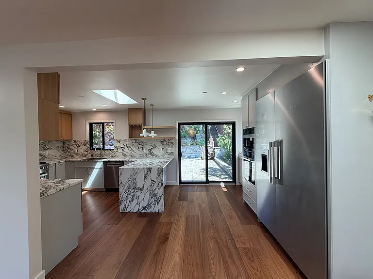 2428 Lincoln Ave — Photo 4