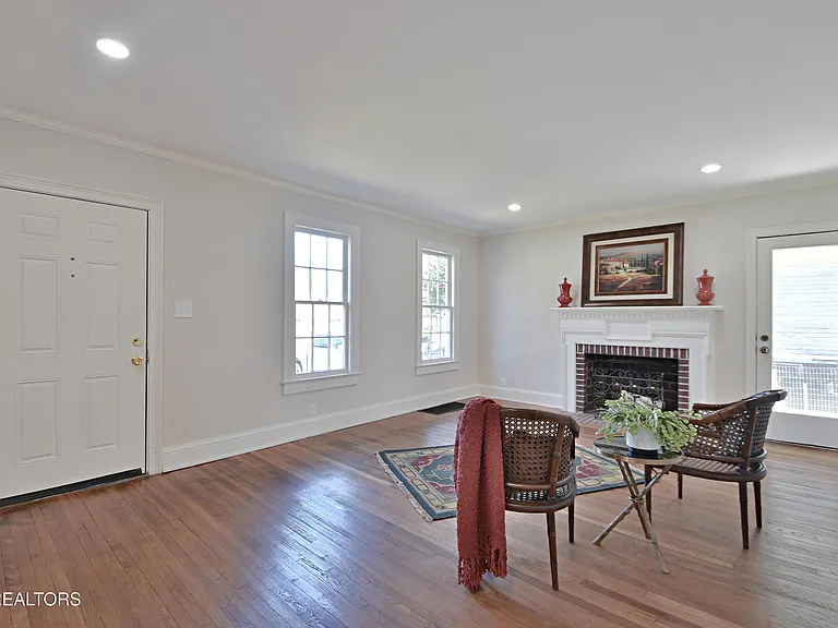 2622 Fairmont Blvd — Photo 2