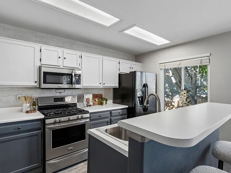5247 E Hamilton Ave — Photo 9