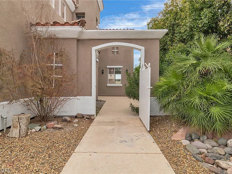 1712 Estrella St — Photo 3