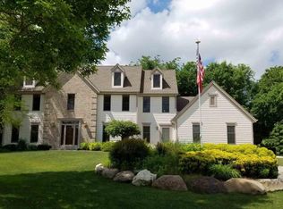 13530 W Edgewood Ct, New Berlin, WI 53151
