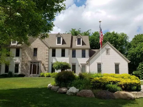 13530 W Edgewood Ct, New Berlin, WI 53151