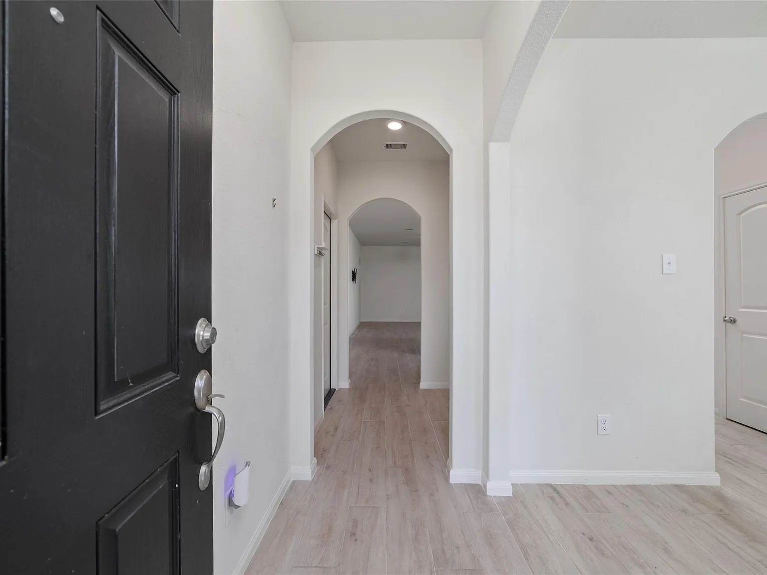 3 bed, 2.0 bath, 1621 sqft, $2,150 — Photo 3