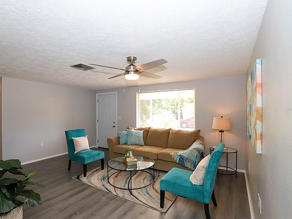 5th image of 12719 Pomegranate Ln