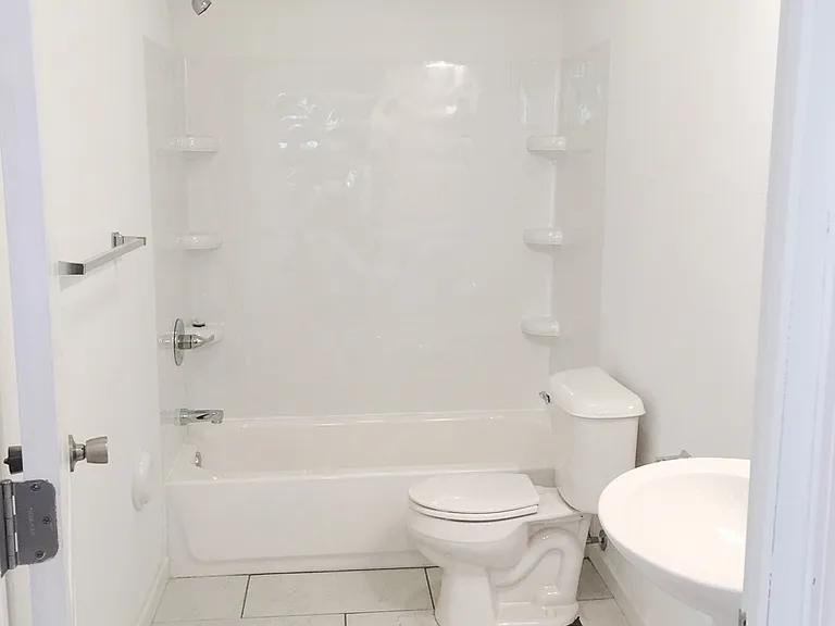 2927 Warren Ave — Photo 6