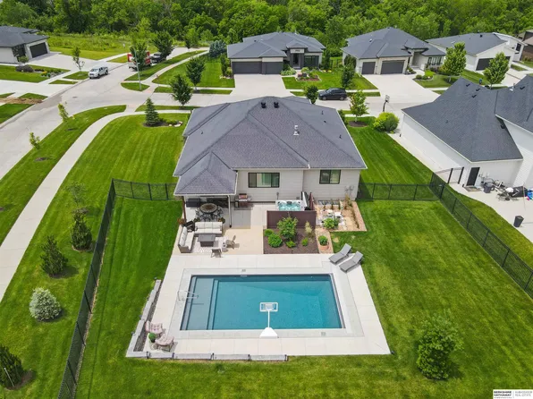 3953 S 208th St, Elkhorn, NE 68022