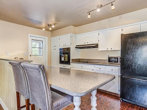 5th image of 1905 E Alameda Dr