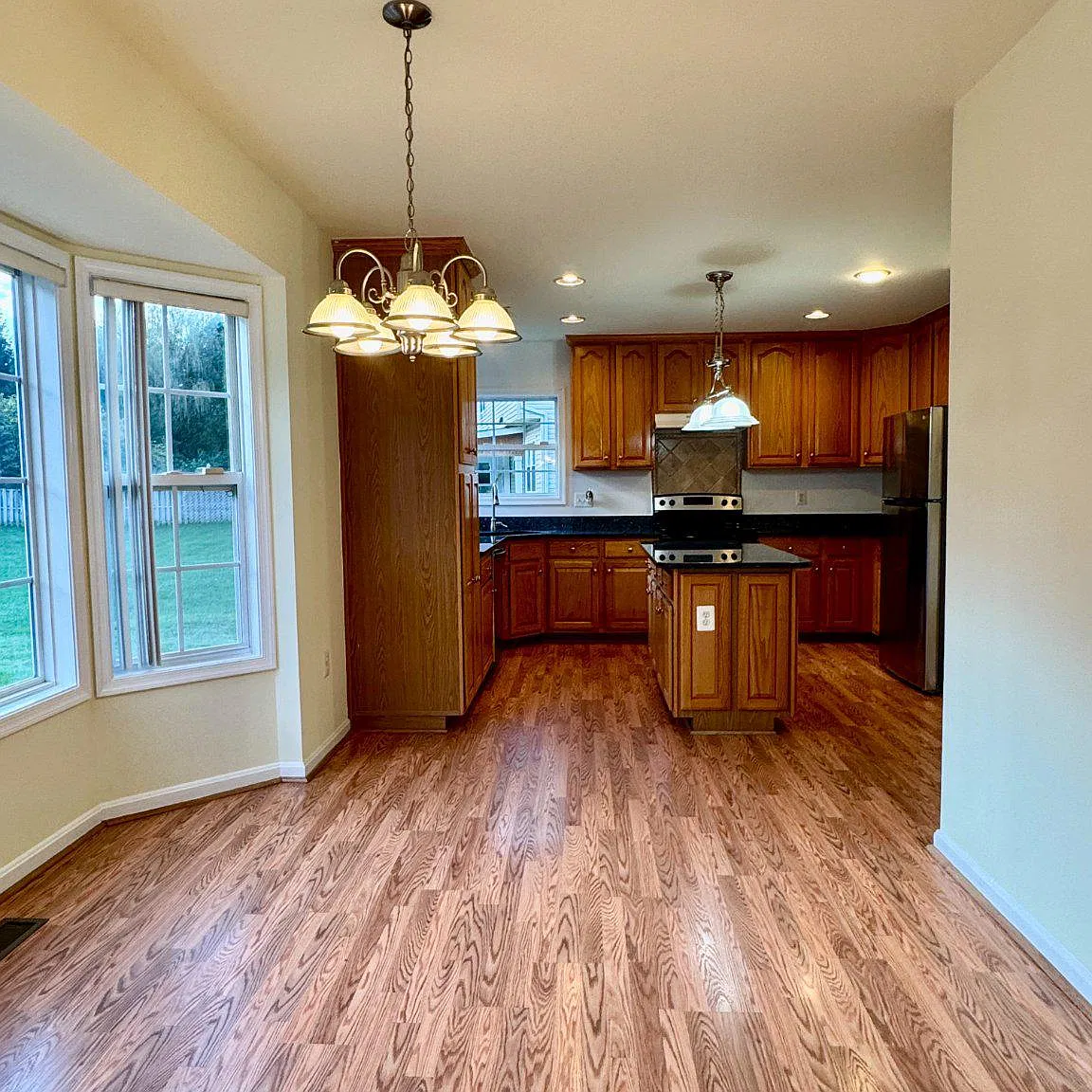 4 bed, 2.5 bath, 2428 sqft, $3,400 — Photo 4