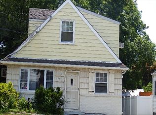 123 Lyon St, Valley Stream, NY 11580