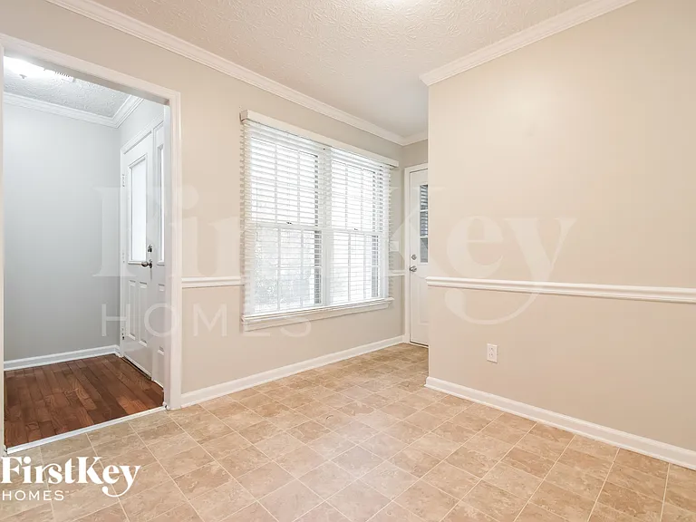 2403 Windridge Dr NE — Photo 5